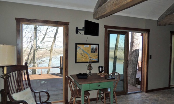 Treloar Bed & Breakfast | Fish Haus: charming cottage with breathtaking views of the Missouri River!