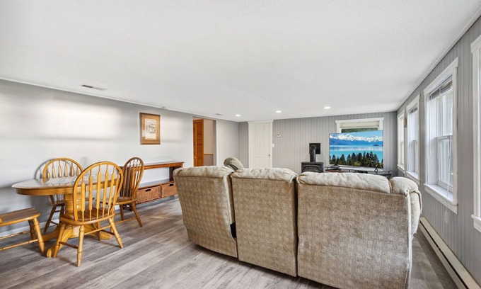 Annandale House | Fish, swim, boat and relax on beautiful Bass Lake