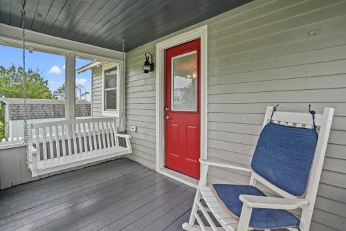 Chincoteague House | Fisherman's Cottage - Charming cottage close to town!