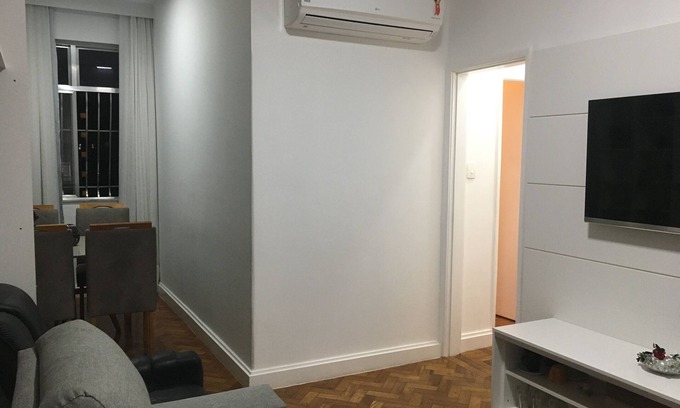 Icarai Apartment | Fit 2 bedrooms 1 block from the beach in the heart of Icarai