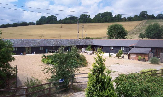 Elmsted Apartment | Five Cottages in AONB and a Hobbit House!