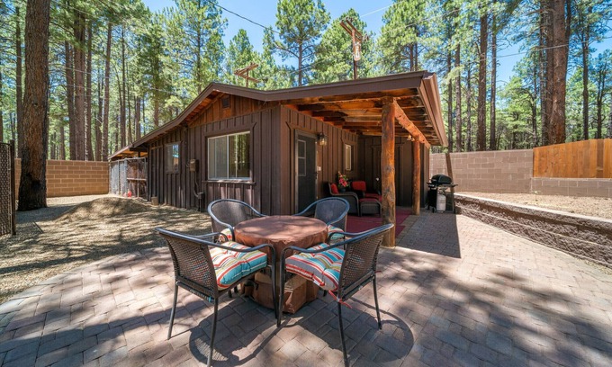 Flagstaff Cabin | Flagstaff Cabin Retreat Nestled in the Quiet surround of Ponderosa Pines