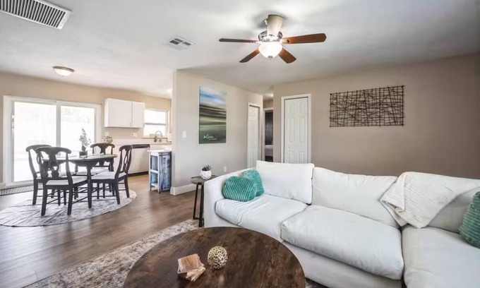 Apollo Beach House | Flamingo 3BR Retreat |Pool |Backyard |BBQ Grill