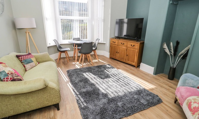 Deganwy Cottage | FLAT 1A MONA HOUSE, pet friendly, country holiday cottage in Deganwy