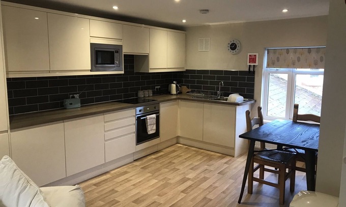 Dalston Apartment | Flat 2 22 the square Dalston homely.