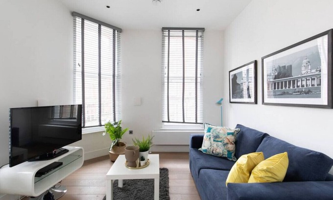 Chinatown Apartment | Flat 2 · home.ly – Central London West End Flat