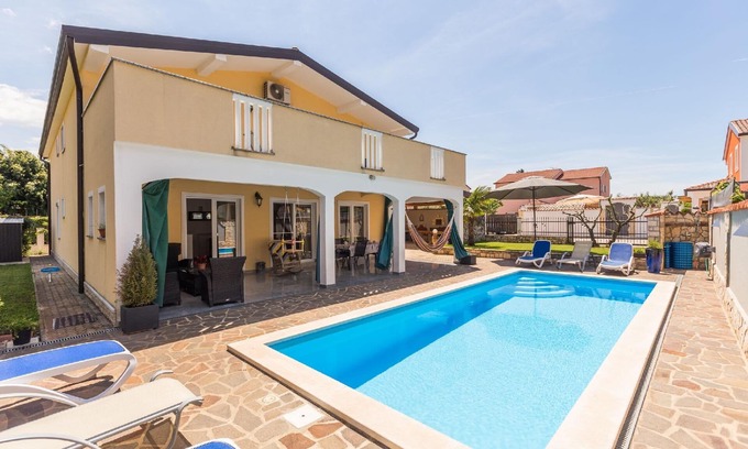 Kaldanija Apartment | Flat Dino in Kaldanija with large terrace