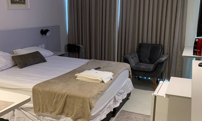 Campos Hotel | Flat Encantador com Piscina/Vista Exclusiva Para Av. Pelinca