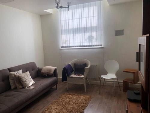 Dollis Hill Apartment | Flat in blue plaque building