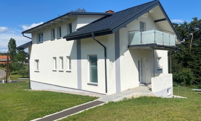 Paldau Apartment | Flat in private house with lots of space and quiet