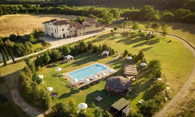 Cincelli Other | Flat 'Poppy' with private parking