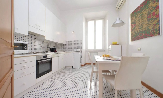 Rione XI Sant'Angelo Apartment | Flatinrome Exclusive Historic Ghetto