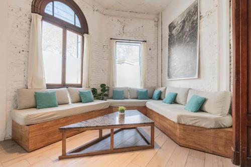 Palermo House | Fliphaus Villa Nicaragua 5900 - Stylish 5 Bd House Hollywood