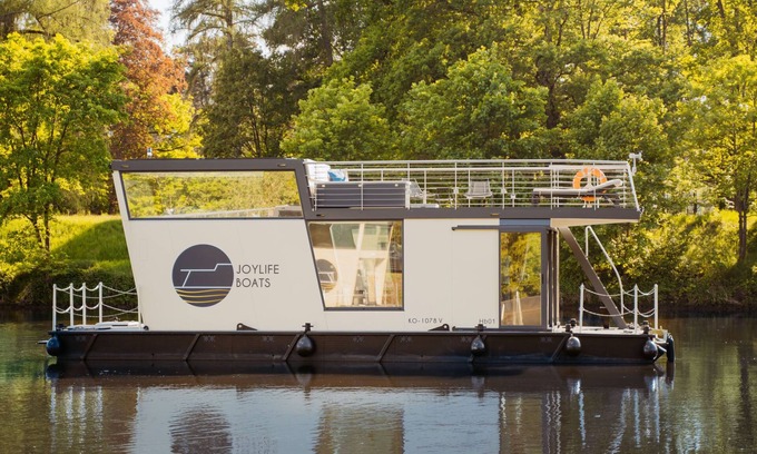 Mettlach House | Floating Home-Hausboot in Mettlach Hafen by Interhome