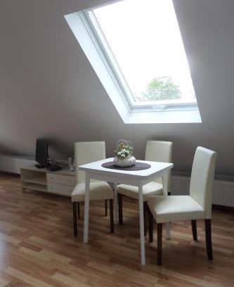 Unterrath Apartment | Flughafenapartement Sky View