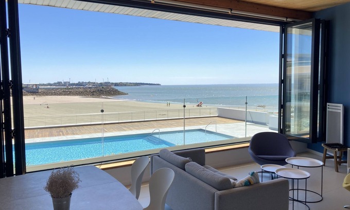 Royan Apartment | Foncillon beach, residence with swimming pool facing the sea