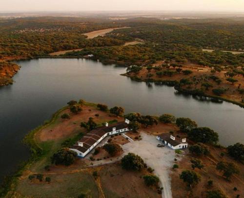 Redondo Villa | Fontes - A essência do Alentejo com lago privado