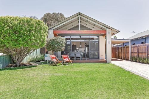 Dunsborough House | Footsteps By The Bay