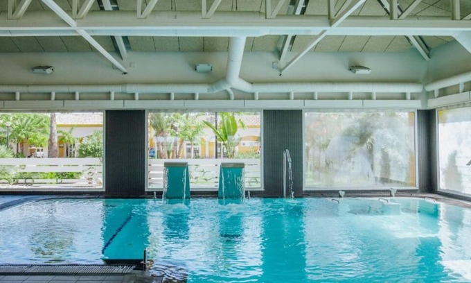 Crevillente House | For the Whole Family! TWO Modern Cabins with Kitchen & Terrace! 3 Onsite Pools