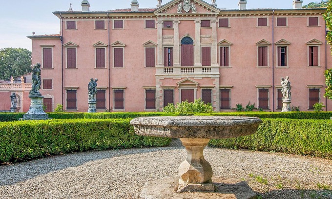 Castelgomberto House | For your vacations in Veneto, in a historical-artistic context without equal, this beautiful and spa