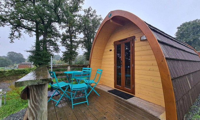 Pouligny-Notre-Dame House | Forest cabin near nautical base with terrace and parking
