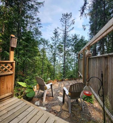 Central Kootenay House | Forest Nook