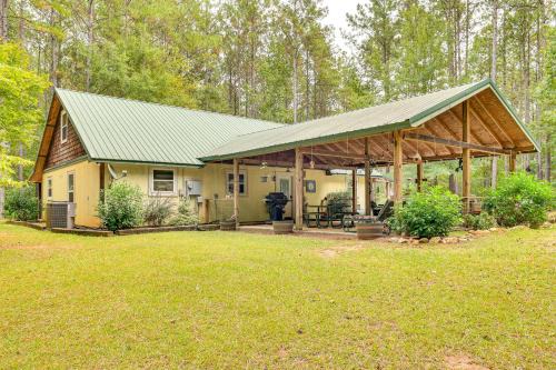 Eatonton House | Forested Family Hideaway Near Lake Sinclair!