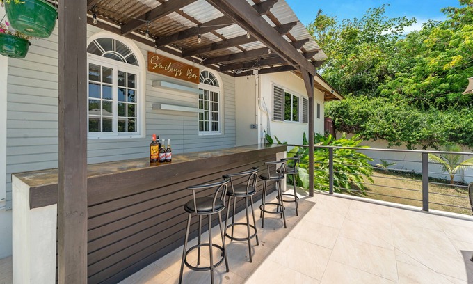 Runaway Bay Villa | ποΈ Forever Summer | Gorgeous 4BDR Villa w/Pool - Panoramic Views