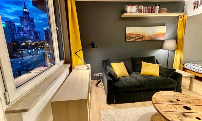 Centrum Apartment | FORUM metro WiFi 1Gbs 70'TV Netflix HBO AppleTV