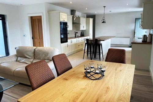 Aghadoe House | Fossa Retreat - Modern 3 bed house Killarney