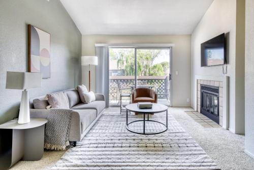 Foster City Apartment | Foster City 2BR w Gym Pool Spa WD nr VISA SFO-1017