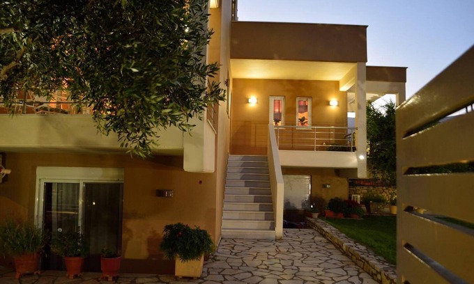 Nafpaktos Villa | Fou's 3-bed Villa in Nafpaktos