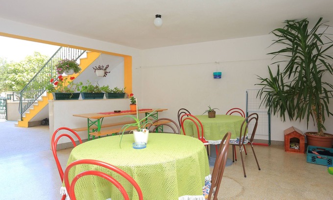Tice Apartment | Four-bedroom apartment with terrace and sea view Nemira, Omiš (A-4652-a)