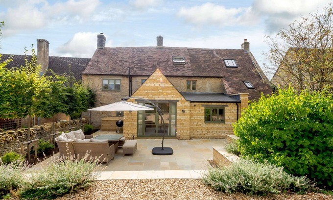 Broadwell Cottage | Four bedroom holiday cottage in the Cotswolds - Millham Cottages