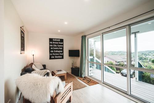 Oneroa Ski Chalet | Four Huia