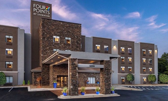 Huntersville Hotel | Four Points by Sheraton Charlotte - Lake Norman