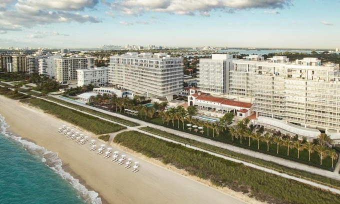Surfside Hotel | Four Seasons Hotel at The Surf Club