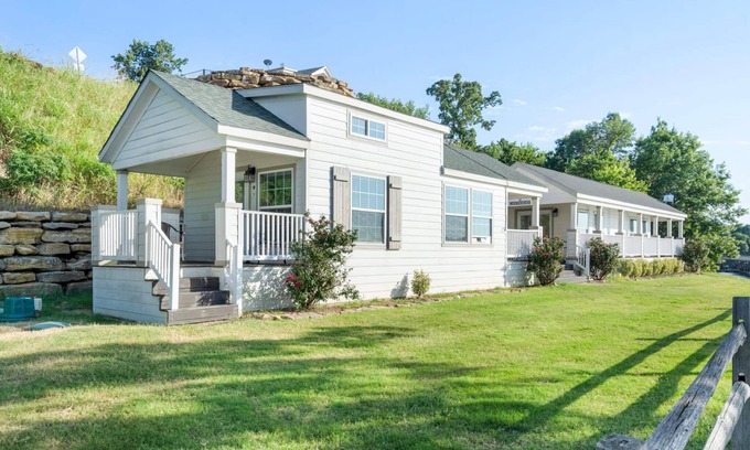 Sperry Cottage | Fox Den at CrossTimbers Marina
