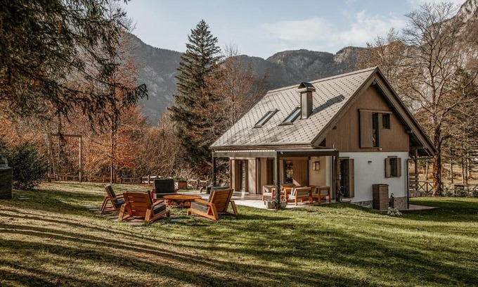 Ukanc Ski Chalet | Fox on the Rocks Chalet