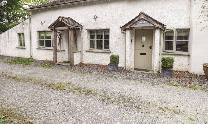 Underbarrow Cottage | FOXDENE COTTAGE, pet friendly, with hot tub in Underbarrow