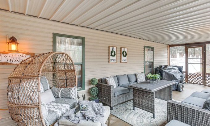 Troy Apartment | 'Foxes Den' w/Hot Tub, Pool Table & Fire Pit!