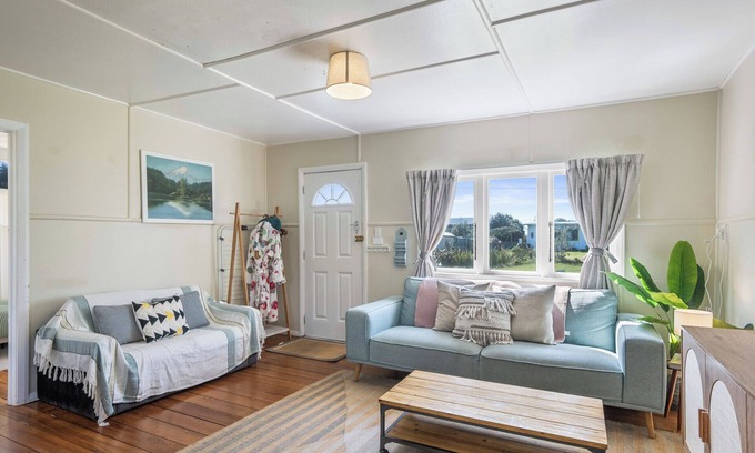 Foxton Beach House | Foxton Breeze - Foxton Beach Holiday Home