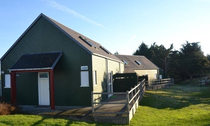 Saint-Martin de Brehal Cottage | Cozy Family Retreat: 2BR, Terrace, BBQ, Near Granville, Pet-Friendly