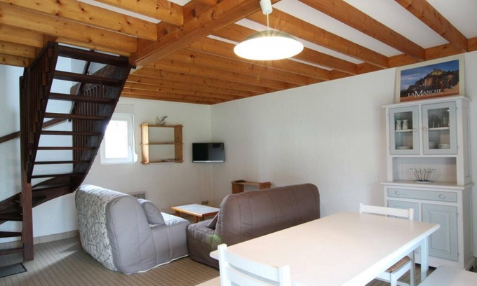 Saint-Martin de Brehal Cottage | Family-Friendly Seaside Home in Bréhal: 2BR, Terrace, Barbecue, Parking, Pets Welcome, Wifi