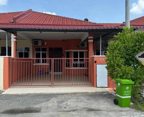 Kampung Sungai Dingin House | FR homestay