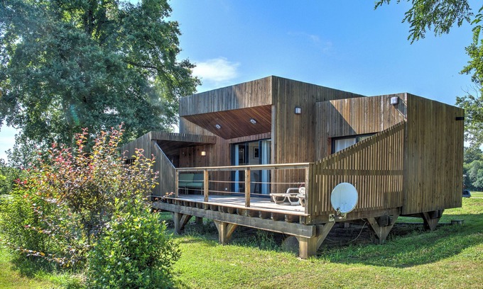 Saint-Felix-de-Reillac-et-Mortemart Bed & Breakfast | Inn 'Lodge Dune' with Private Terrace, Wi-Fi and Air Conditioning