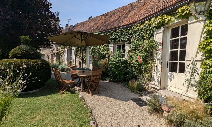 Yevre-le-Chatel Cottage | 18th Century House with Private Garden - Yèvre le Châtel