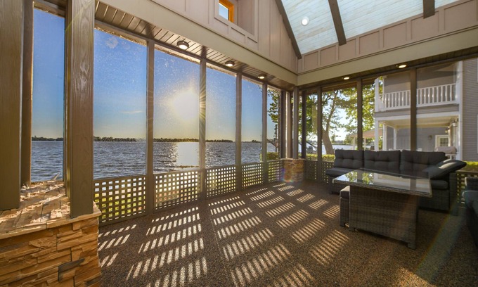 Russells Point House | Frankie’s Waterfront House at Indian Lake! The nicest VRBO on the lake!