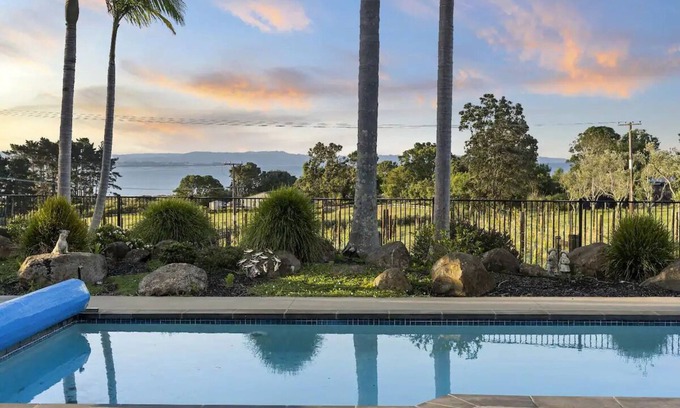 Clarks Beach Villa | franklin chapel wedding vineyard Cozy Family Villa