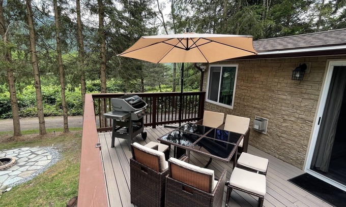 Arkville House | Free 50 Amp EV Charger Modern New, HotTub, A/C, Webber Grill, 2 Decks, FirePit